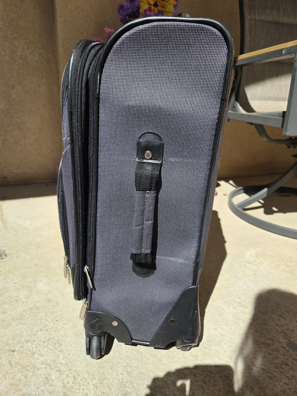 Men's Carry-On Spinner Bag in Dark Grey